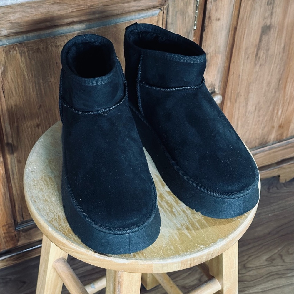 NWOT Wild Diva Black Platform Ankle Boots 8
